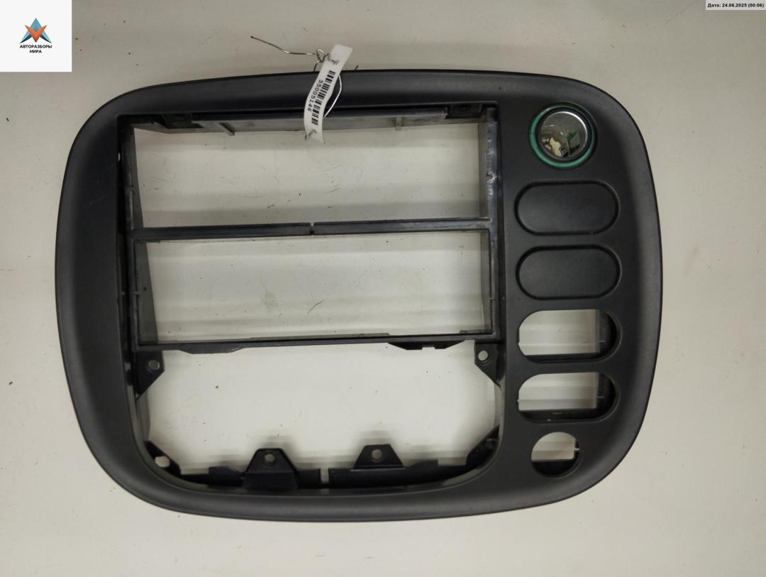 рамка под магнитолу Ford Galaxy 1 поколение 1998, 2.0 л., бензин, МКПП, красный, минивэн, 95VWA045C00AR - фото №1