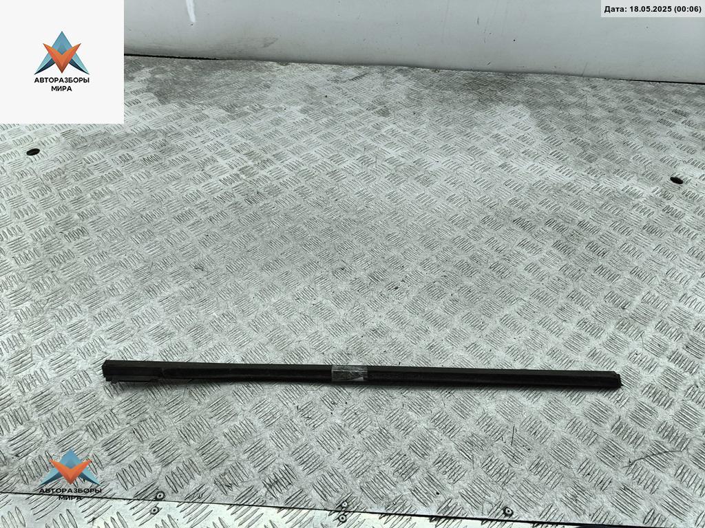 Молдинг стекла двери задней левой наружный Ford C-Max 1 поколение 2004, 1.8 л., бензин, МКПП, серый, минивэн, 3M51R25805 - фото №1