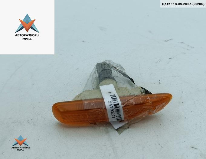 повторитель передний правый BMW 3 серия E46 1999, 2.0 л., бензин, МКПП, серый, седан, 8370720 - фото №1