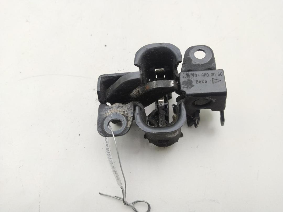 замок капота Mercedes-Benz C W203 2001, 2.2 л., дизель, МКПП, серый, седан, 2038800060