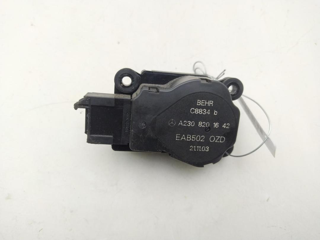 моторчик заслонки печки Mercedes-Benz E-Класс W211/S211 2003, 1.8 л., бензин, МКПП, чёрный, универсал, 2308201642 - фото №1