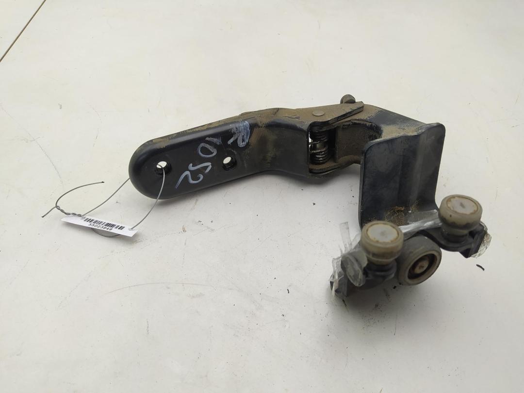 ролик двери сдвижной Mercedes-Benz Vaneo W414 2003, 1.6 л., бензин, МКПП, серый, минивэн, 4147600147