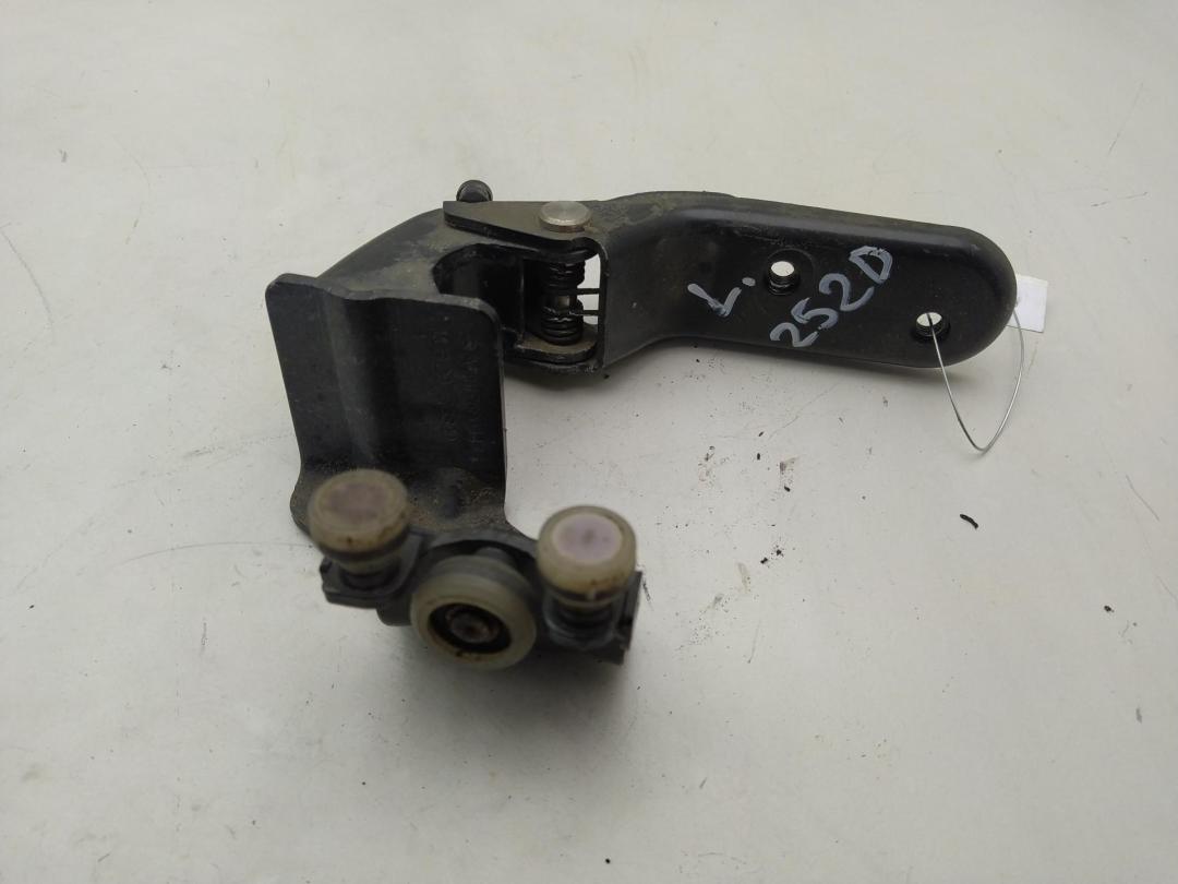 ролик двери сдвижной Mercedes-Benz Vaneo W414 2001, 1.9 л., бензин, АКПП, серый, минивэн
