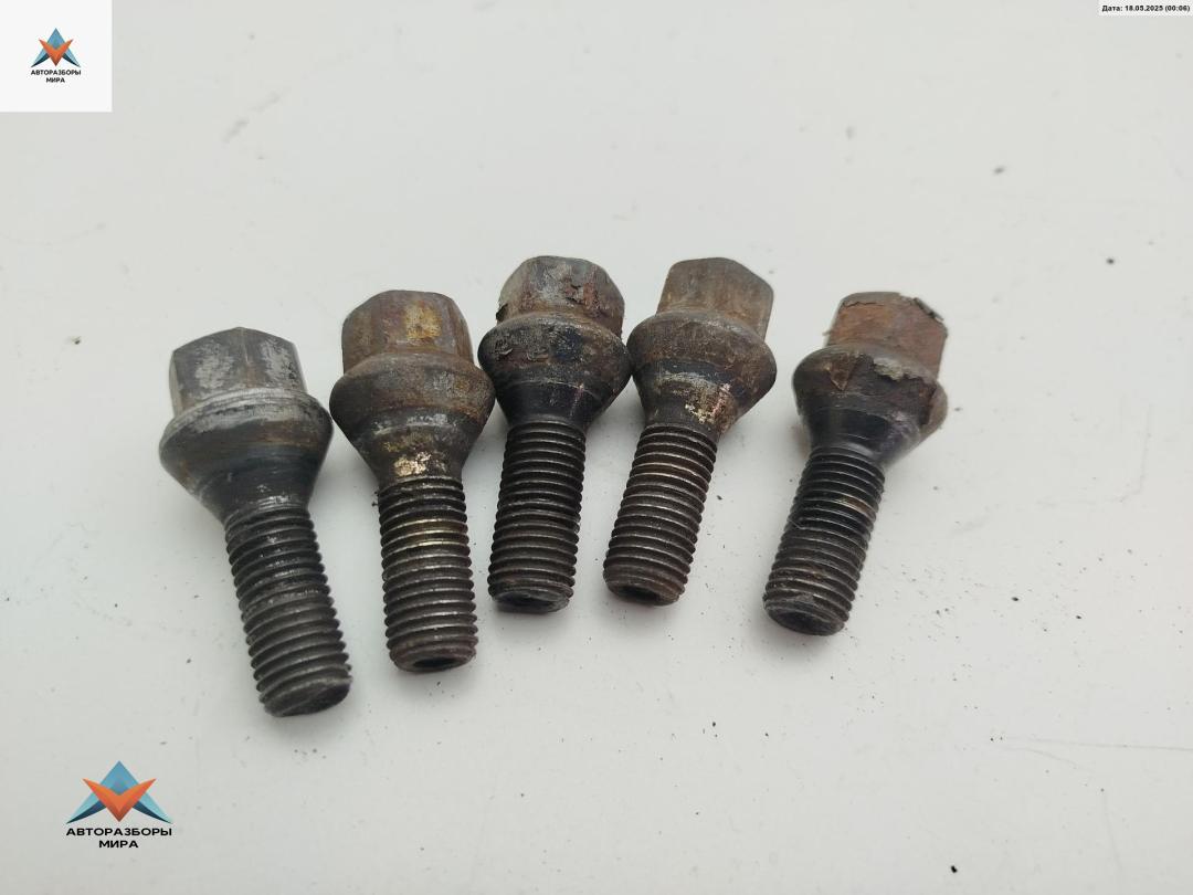 болт колесный BMW 3 серия E36 1995, 1.6 л., бензин, МКПП, красный, седан, 6781150 - фото №1