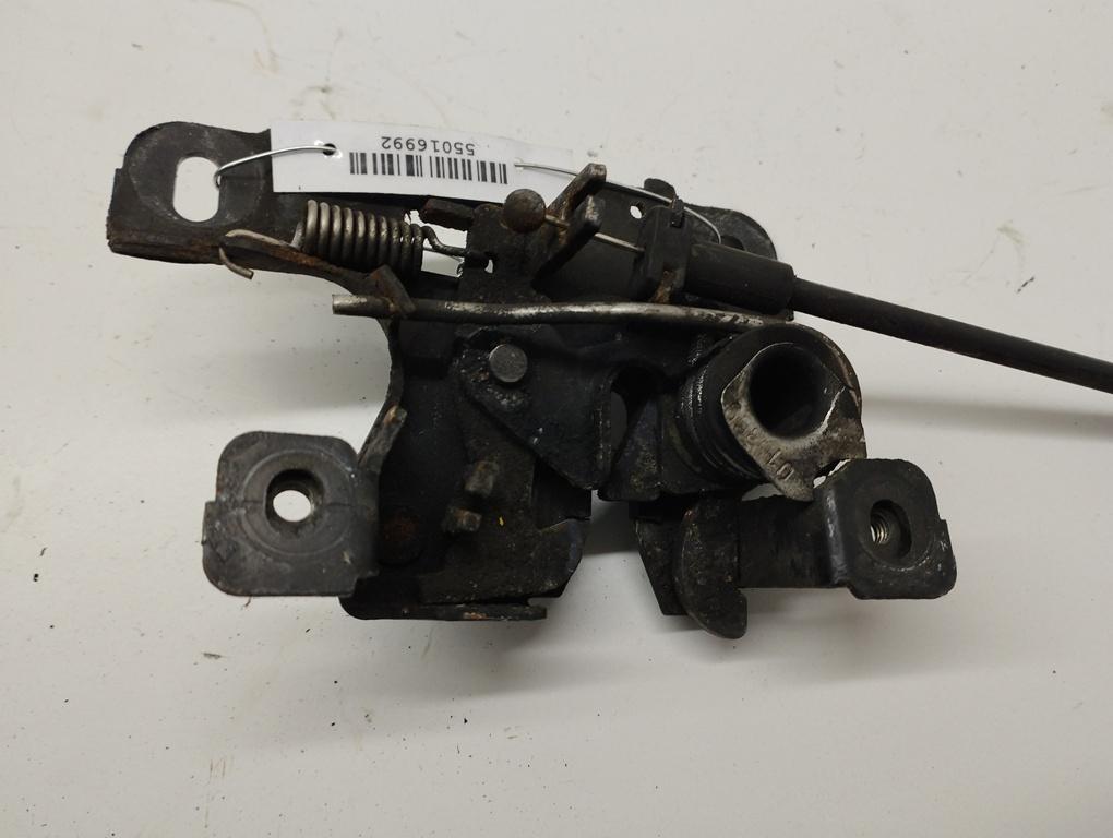 замок капота Audi A4 B5 1999, 1.6 л., бензин, МКПП, чёрный, универсал, 8D0823509F