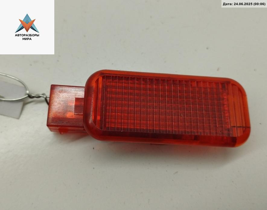 фонарь салона (плафон) Audi A6 4B/C5 1999, 2.4 л., бензин, МКПП, синий, универсал, 4B0947411 - фото №1