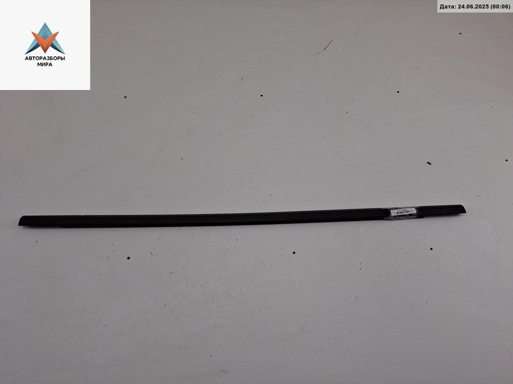 Молдинг стекла двери задней правой наружный Volkswagen Passat B6 2008, 1.8 л., бензин, МКПП, синий, универсал - фото №1