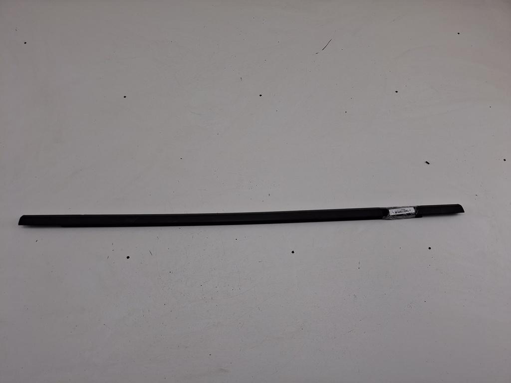 Молдинг стекла двери задней правой наружный Volkswagen Passat B6 2008, 1.8 л., бензин, МКПП, синий, универсал