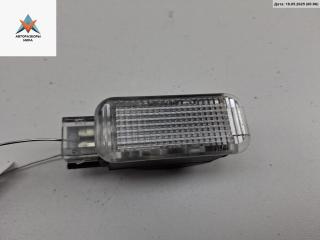 фонарь салона (плафон) Volkswagen Phaeton 1 поколение 2003, 3.2 л., бензин, АКПП, чёрный, седан, 4B0947415A