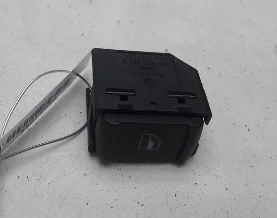 кнопка стеклоподъемника переднего правого Volkswagen Passat B5 1998, 1.8 л., бензин, МКПП, синий, универсал, 3B0959855B