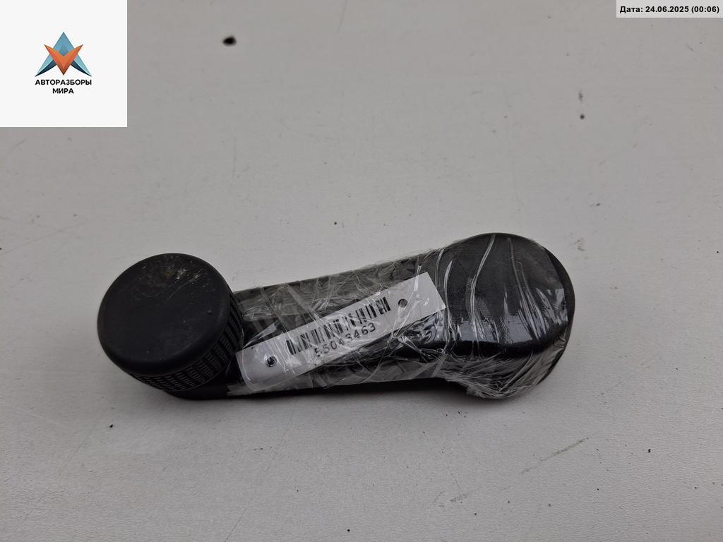 ручка стеклоподъемника Volkswagen Passat B6 2008, 1.8 л., бензин, МКПП, синий, универсал, 6Q0837581A - фото №1