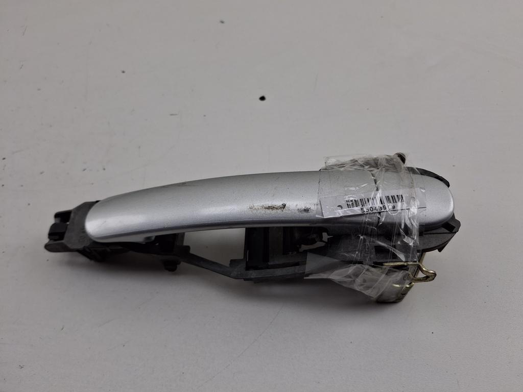 ручка наружная передняя правая Volkswagen Passat B5+ (GP) 2001, 2.0 л., бензин, МКПП, серый, седан, 3B0837886