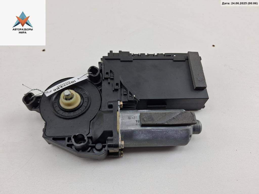 моторчик стеклоподъемника передний левый Volkswagen Phaeton 1 поколение 2003, 3.2 л., АКПП, седан, 3D1959701E - фото №1