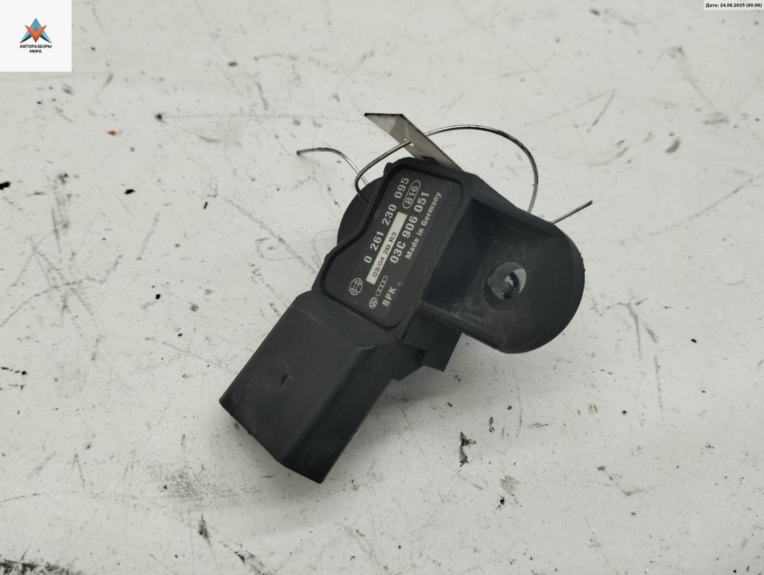 датчик абсолютного давления Volkswagen Touran 1 поколение 2004, 1.6 л., бензин, МКПП, серый, минивэн, 03C906051 - фото №1