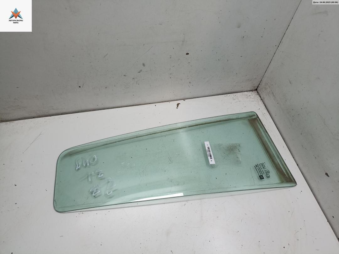 форточка задняя левая Opel Zafira 2 поколение (B) 2006, 1.8 л., бензин, робот, красный, минивэн - фото №1