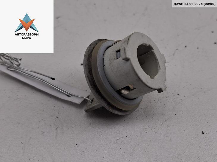 Патрон лампы фары BMW 3 серия E90/E91/E92/E93 2007, 2.0 л., дизель, МКПП, серый, универсал - фото №1