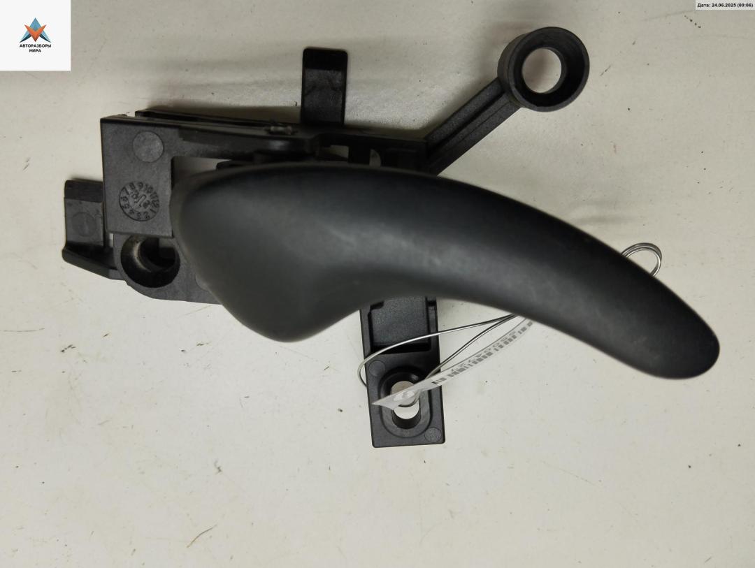 ручка внутренняя задняя правая Volkswagen Sharan 1 поколение 1999, 2.8 л., бензин, МКПП, жёлтый, минивэн, 7M0837020A - фото №1