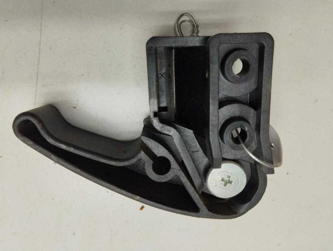 ручка открывания капота Volkswagen Sharan 1 поколение 1999, 2.8 л., бензин, МКПП, жёлтый, минивэн, 1H1823533 - фото №1