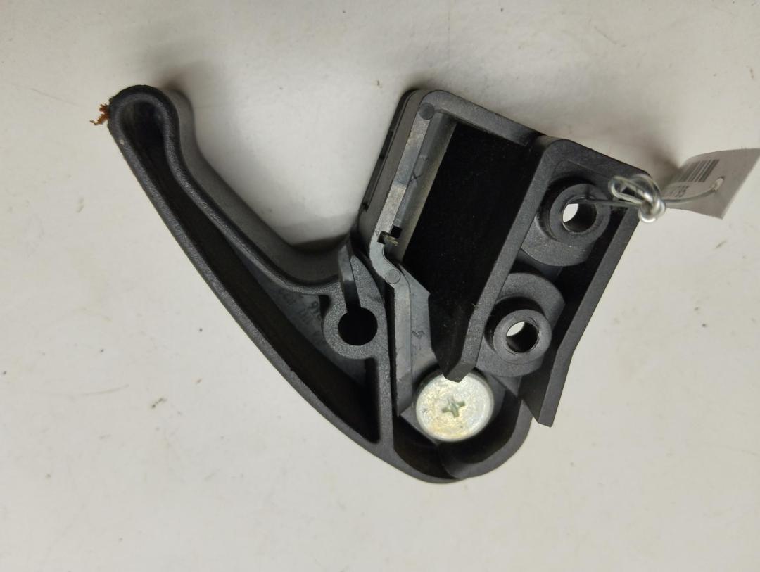 ручка открывания капота Ford Galaxy 1 поколение 1998, 2.0 л., бензин, МКПП, красный, минивэн, 1H1823533 - фото №1