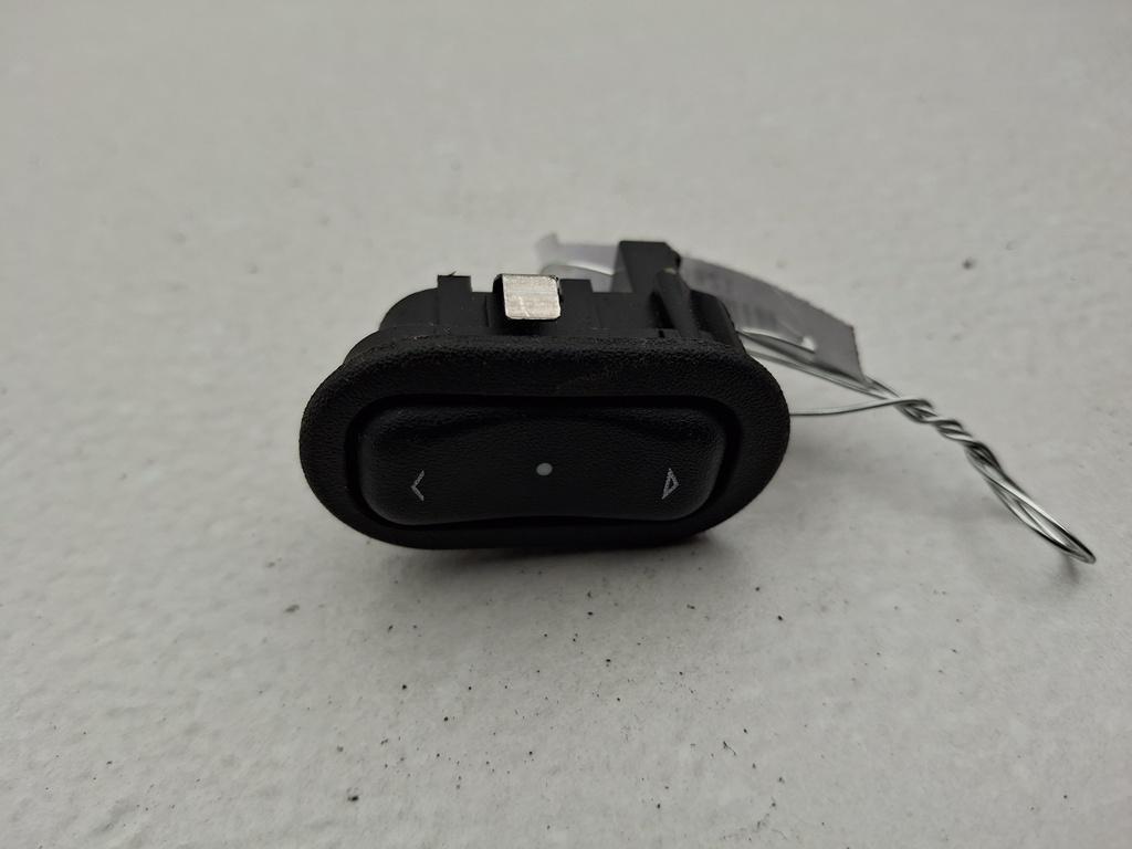 кнопка стеклоподъемника переднего правого Opel Astra G 2001, 1.6 л., бензин, МКПП, серый, хетчбэк 5 дв., 90561388