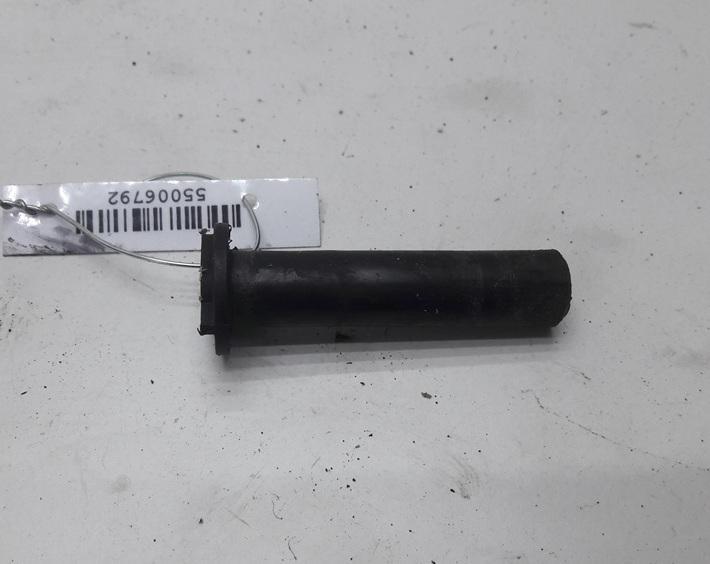 кронштейн (крепление) Volkswagen Passat B5 1998, 1.8 л., бензин, МКПП, синий, универсал, 8D0121200 - фото №1