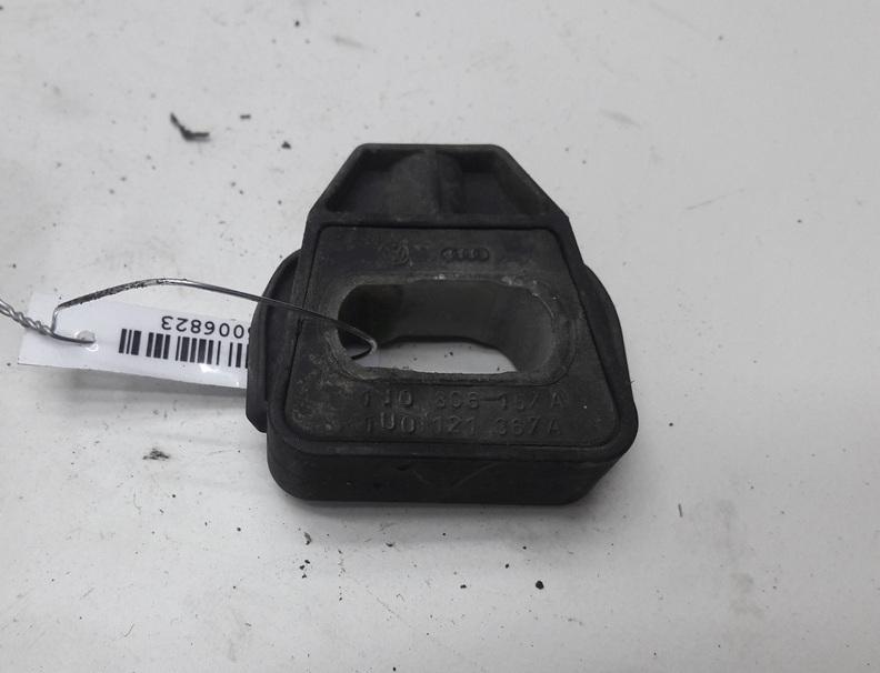 кронштейн (крепление) Volkswagen Golf-4 2001, 1.9 л., дизель, МКПП, синий, универсал, 1J0806157A