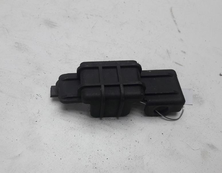 кронштейн (крепление) Volkswagen Passat B5+ (GP) 2001, 1.9 л., дизель, МКПП, серый, универсал, 8D0260427