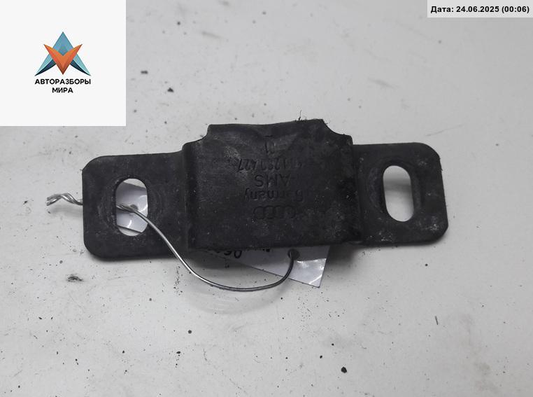 кронштейн (крепление) Volkswagen Golf 4 поколение 2001, 1.9 л., дизель, МКПП, синий, универсал, 4D0260427 - фото №1