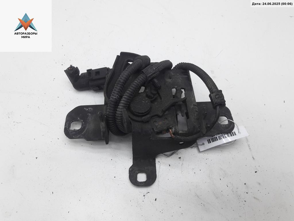 замок капота Volkswagen Golf 4 поколение 2002, 1.9 л., дизель, МКПП, серый, универсал - фото №1