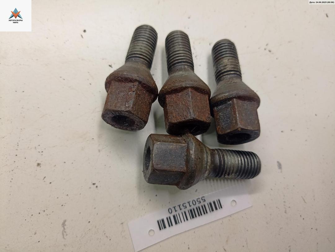 болт колесный Opel Vectra B 1998, 1.8 л., бензин, МКПП, зелёный, седан - фото №1