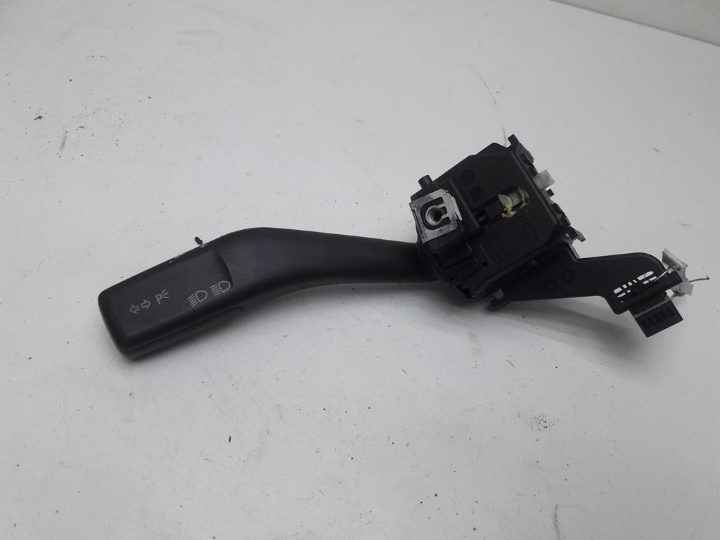 переключатель поворотов Volkswagen Golf 5 поколение 2004, 1.6 л., бензин, МКПП, чёрный, хетчбэк 3 дв., 1K0953513 - фото №1