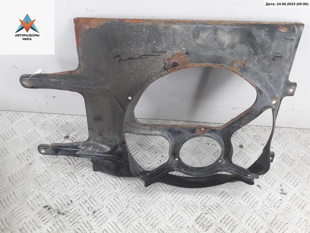 диффузор вентилятора Volkswagen Passat B4 1995, 2.0 л., бензин, МКПП, красный, универсал - фото №1