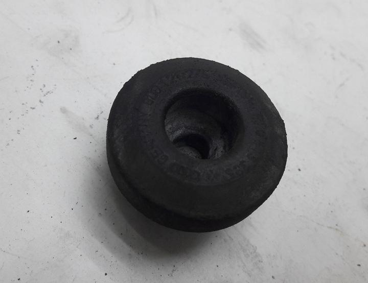 кронштейн (крепление) Volkswagen Passat B5+ (GP) 2001, 1.9 л., дизель, МКПП, серый, универсал, 8D0121275