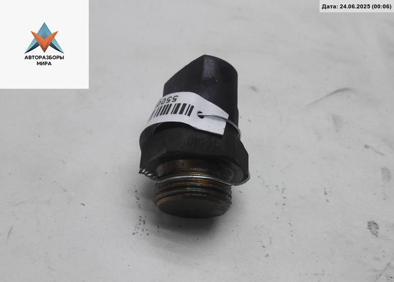 датчик температуры Volkswagen Passat B3 1991, 1.8 л., бензин, МКПП, красный, универсал - фото №1