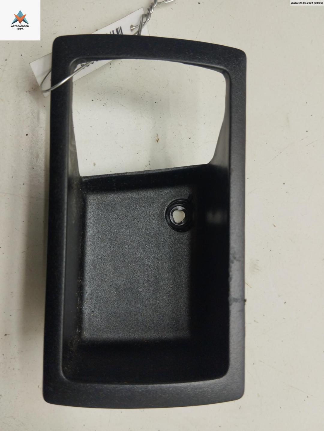 Накладка на ручку двери Ford Mondeo 3 поколение 2002, 1.8 л., бензин, МКПП, серый, хетчбэк 5 дв., 1S71F22621BB - фото №1