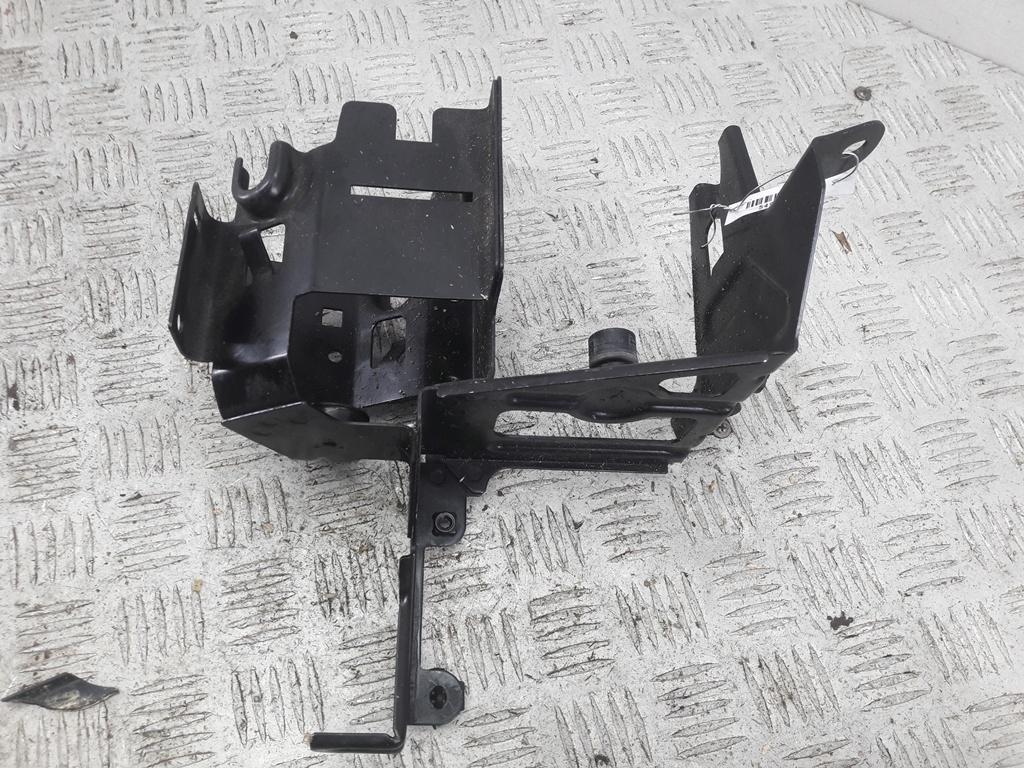 кронштейн (крепление) Volkswagen Passat B5+ (GP) 2004, 2.0 л., дизель, МКПП, серый, универсал, 4B0614119AA
