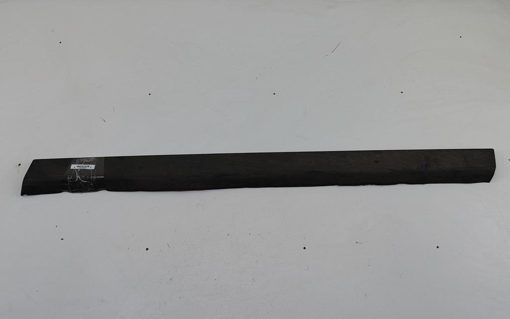 молдинг двери передней правой Volkswagen Passat B5+ (GP) 2003, 1.6 л., бензин, МКПП, чёрный, универсал, 3B0854940B