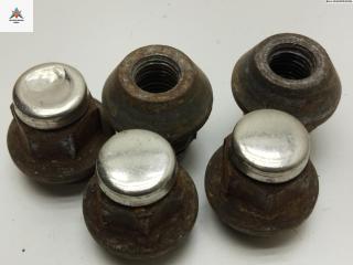 болт колесный Ford Focus 2 поколение 2006, 1.6 л., дизель, МКПП, чёрный, универсал