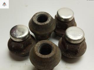 болт колесный Ford Focus 2 поколение 2006, 1.6 л., дизель, МКПП, чёрный, универсал