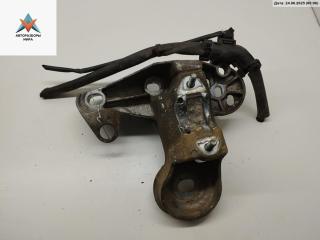 крепление стабилизатора / втулки стабилизатора Audi A6 4B/C5 1999, 2.4 л., бензин, МКПП, синий, универсал, 4B0199352B