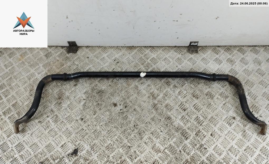 стабилизатор подвески передний Audi A6 4B/C5 1999, 2.4 л., бензин, МКПП, синий, универсал - фото №1