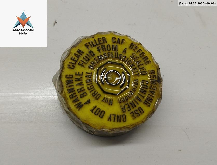 Крышка бачка тормозной жидкости Audi A6 4B/C5 1997, 1.8 л., Ti, бензин, МКПП, чёрный, седан - фото №1