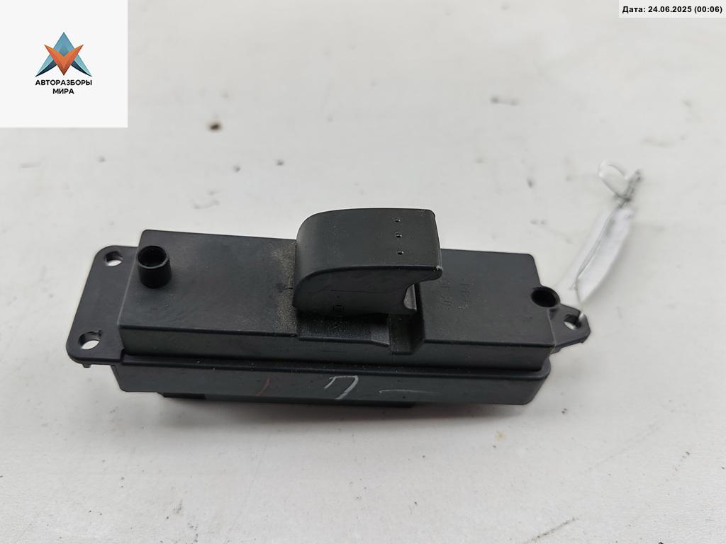 кнопка стеклоподъемника переднего правого Mazda 3 BK 2004, 1.6 л., бензин, МКПП, синий, хетчбэк 5 дв., BP4K66370 - фото №1