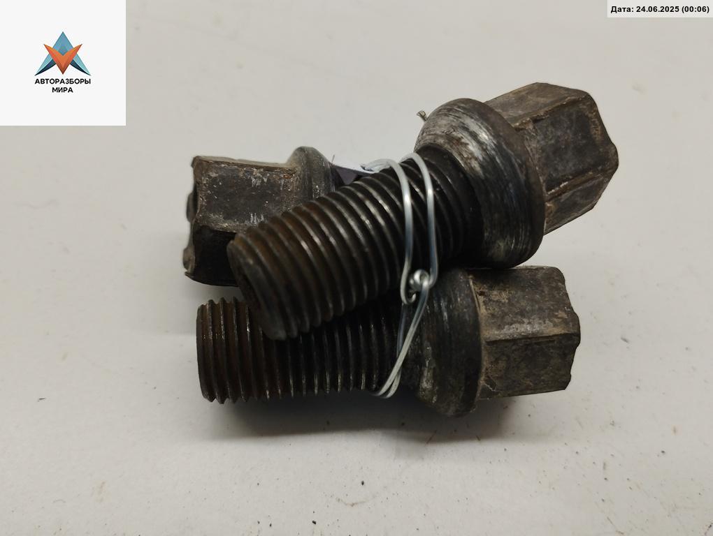 болт колесный Audi A6 4B/C5 1999, 2.4 л., бензин, МКПП, синий, универсал - фото №1