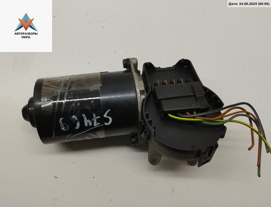 моторчик передних стеклоочистителей (дворников) Audi A6 4B/C5 1997, 2.8 л., бензин, МКПП, серый, седан - фото №1