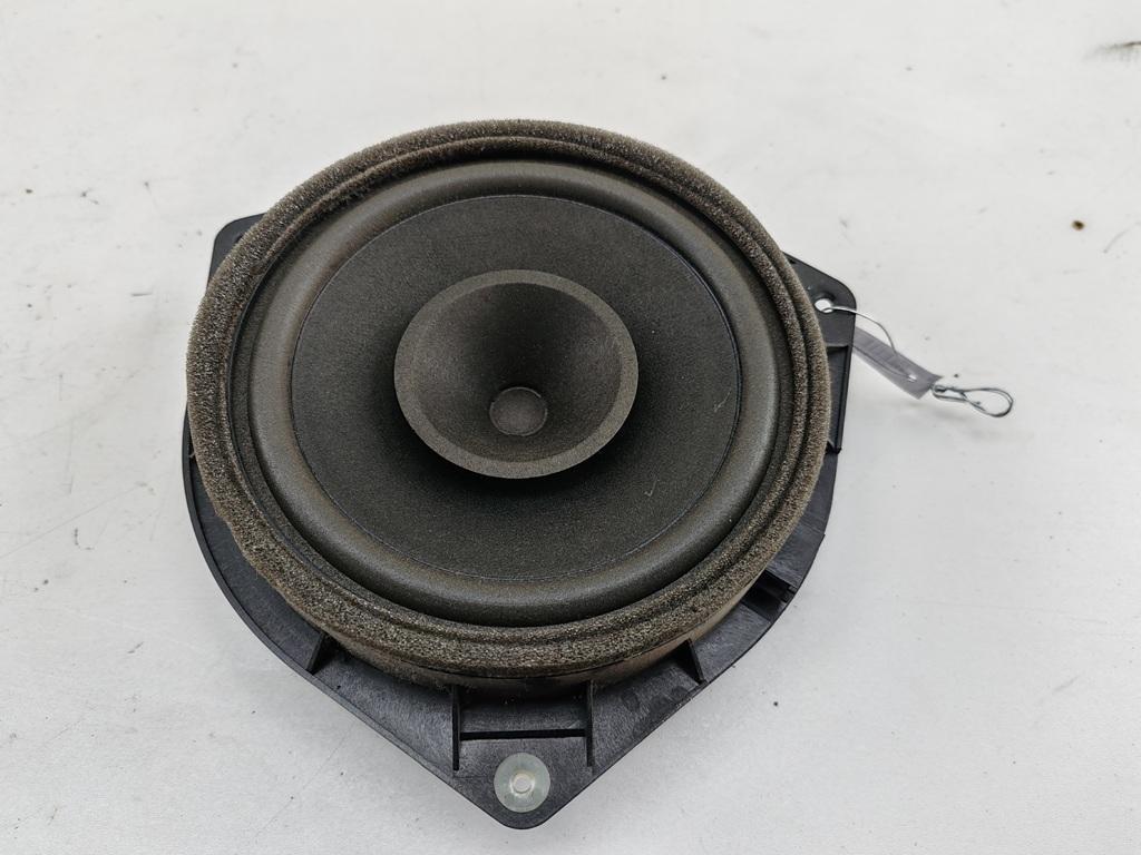 динамик двери Toyota Avensis 2005, 2.2 л., дизель, МКПП, серый, универсал, 8616002370