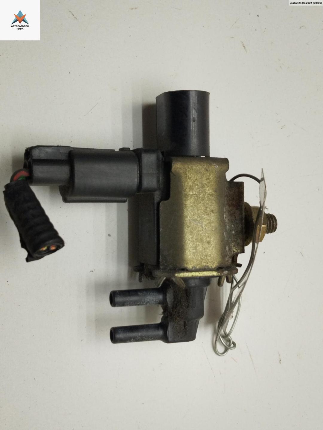 клапан вакуумного управления Ford C-Max 1 поколение 2004, 2.0 л., бензин, МКПП, серый, минивэн, 4M5G9A500NA - фото №1