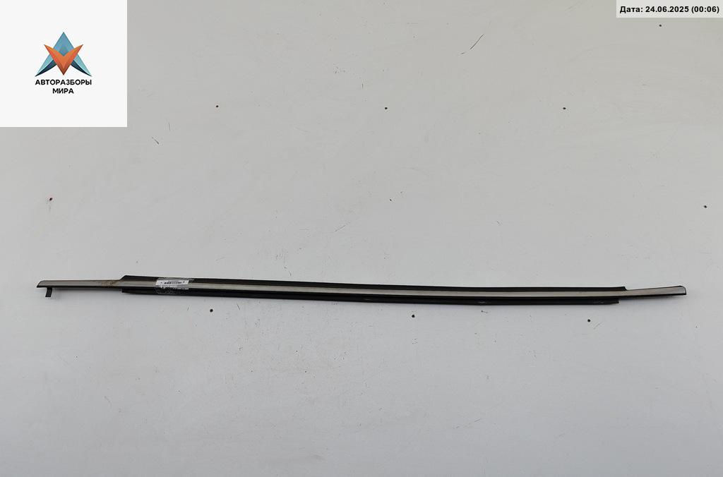 Молдинг стекла двери наружный Toyota Avensis 2 поколение (T250) 2005, 2.2 л., дизель, МКПП, серый, универсал - фото №1