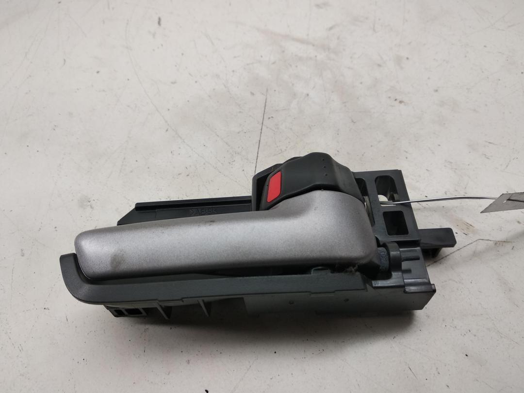 ручка внутренняя задняя правая Suzuki SX4 1 поколение 2007, 2.0 л., бензин, МКПП, серый, внедорожник 5 дв. - фото №1
