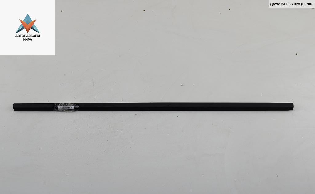 Молдинг стекла двери задней левой наружный Volkswagen Passat B6 2008, 1.8 л., бензин, МКПП, синий, универсал - фото №1